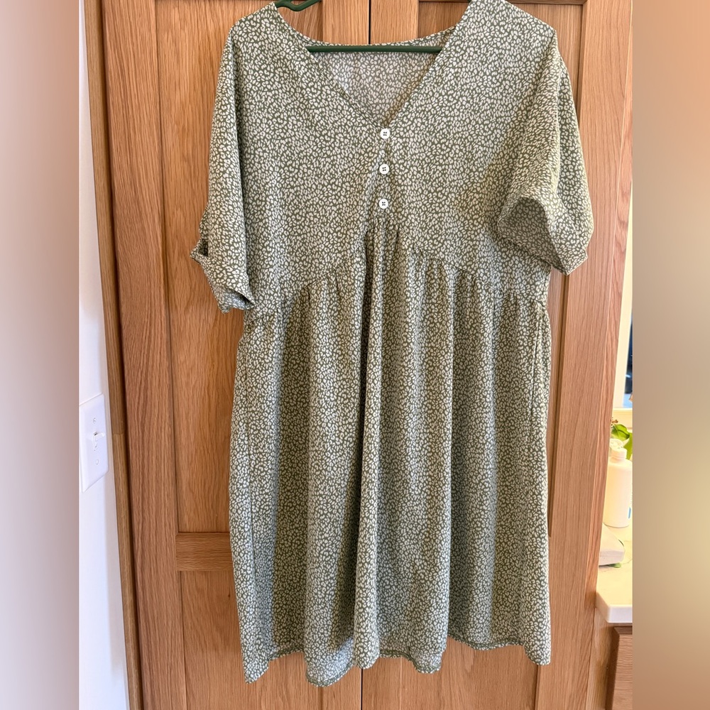 Women’s midi dress - size large